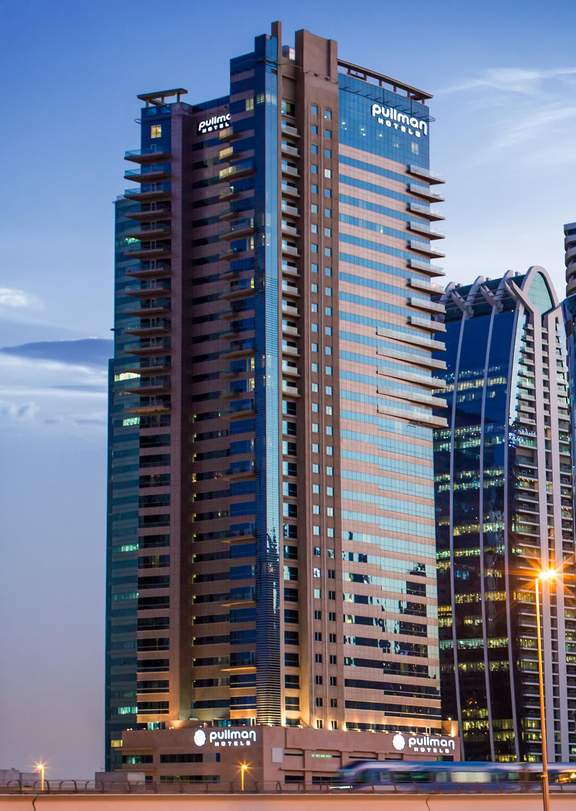 Pullman Dubai Jumeirah Lakes Towers Bagian luar foto The Ritz-Carlton, Bahrain