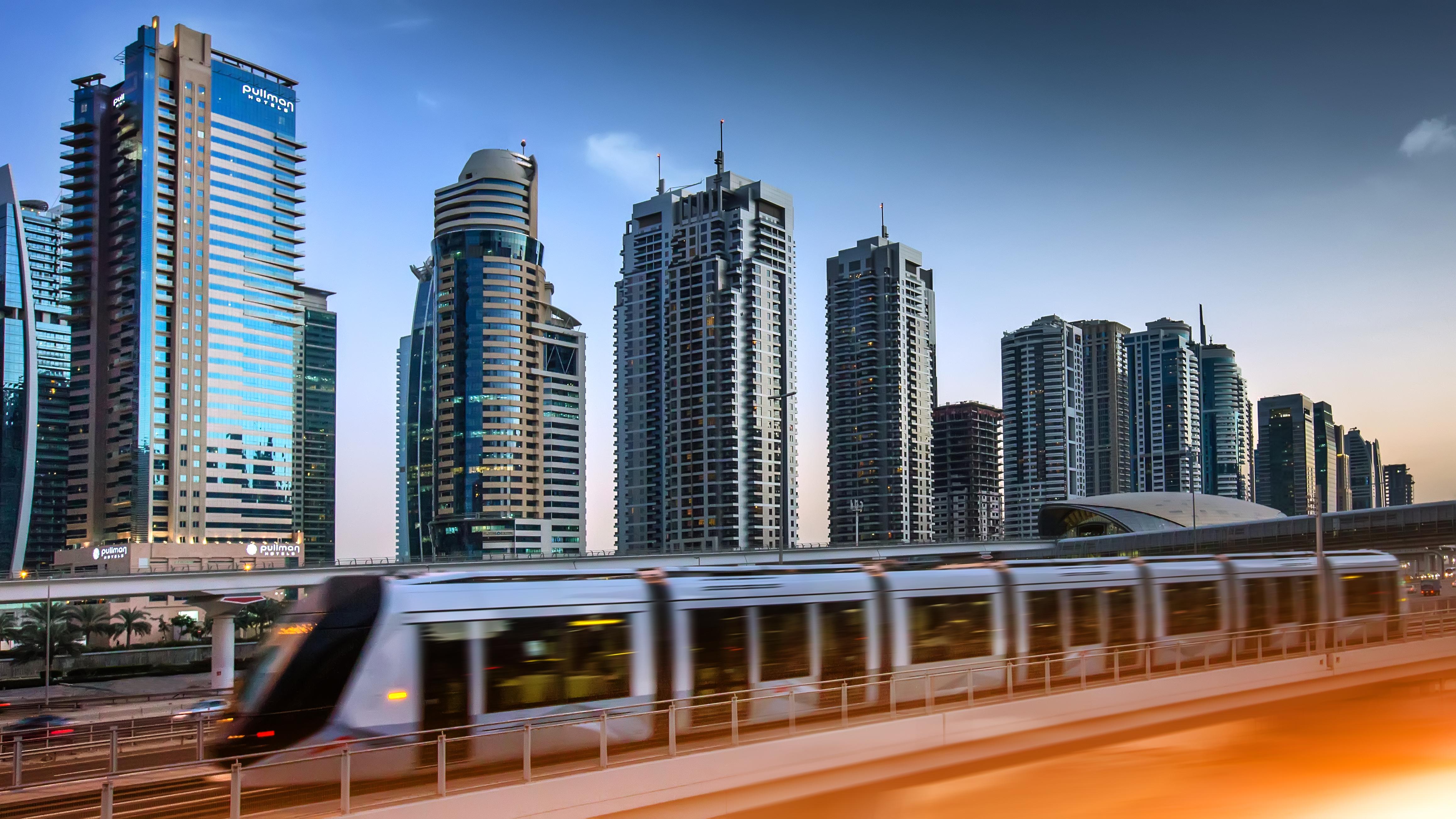 Pullman Dubai Jumeirah Lakes Towers Bagian luar foto Dubai Metro