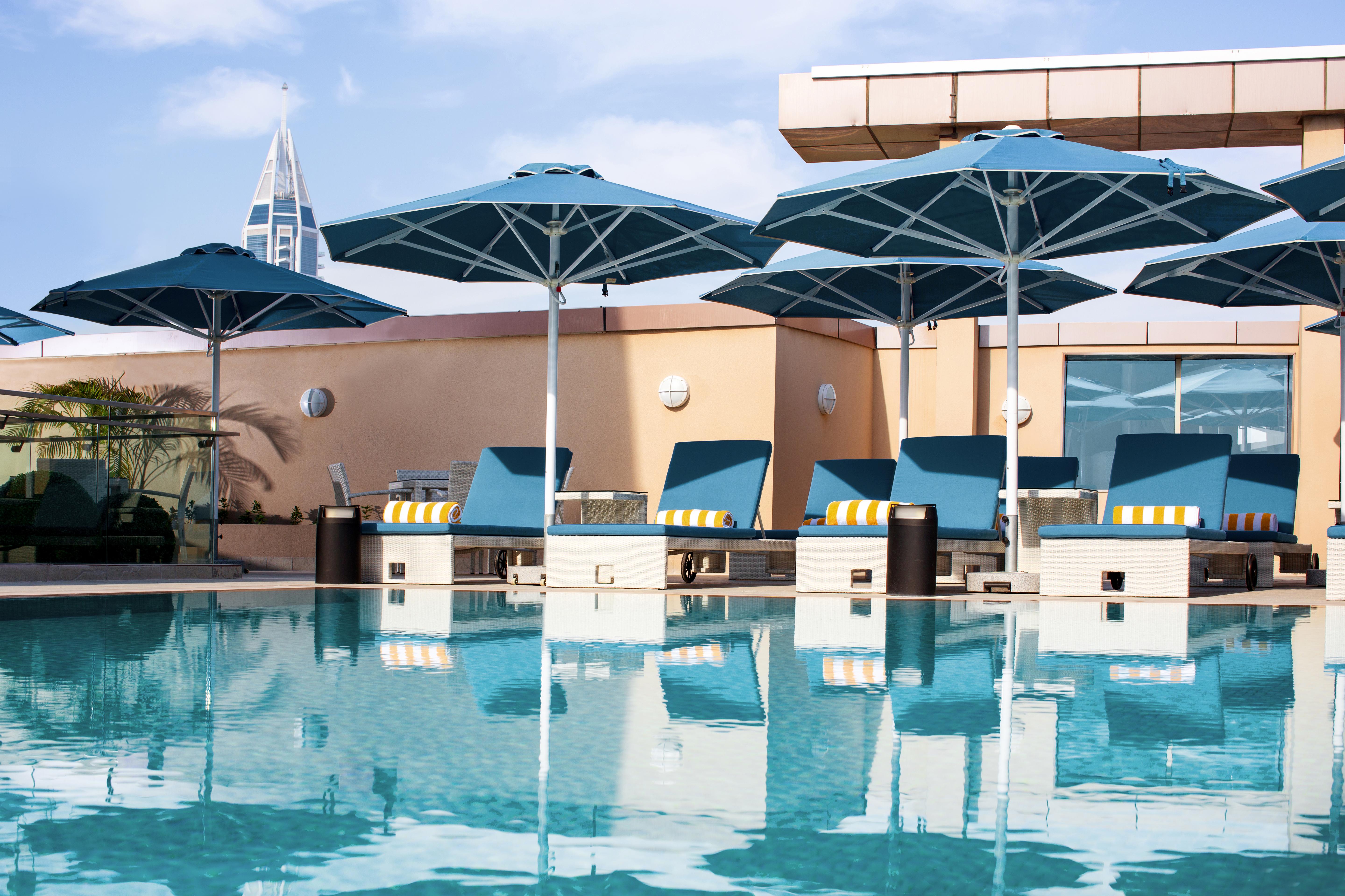 Pullman Dubai Jumeirah Lakes Towers Bagian luar foto The pool at the Westin Dubai