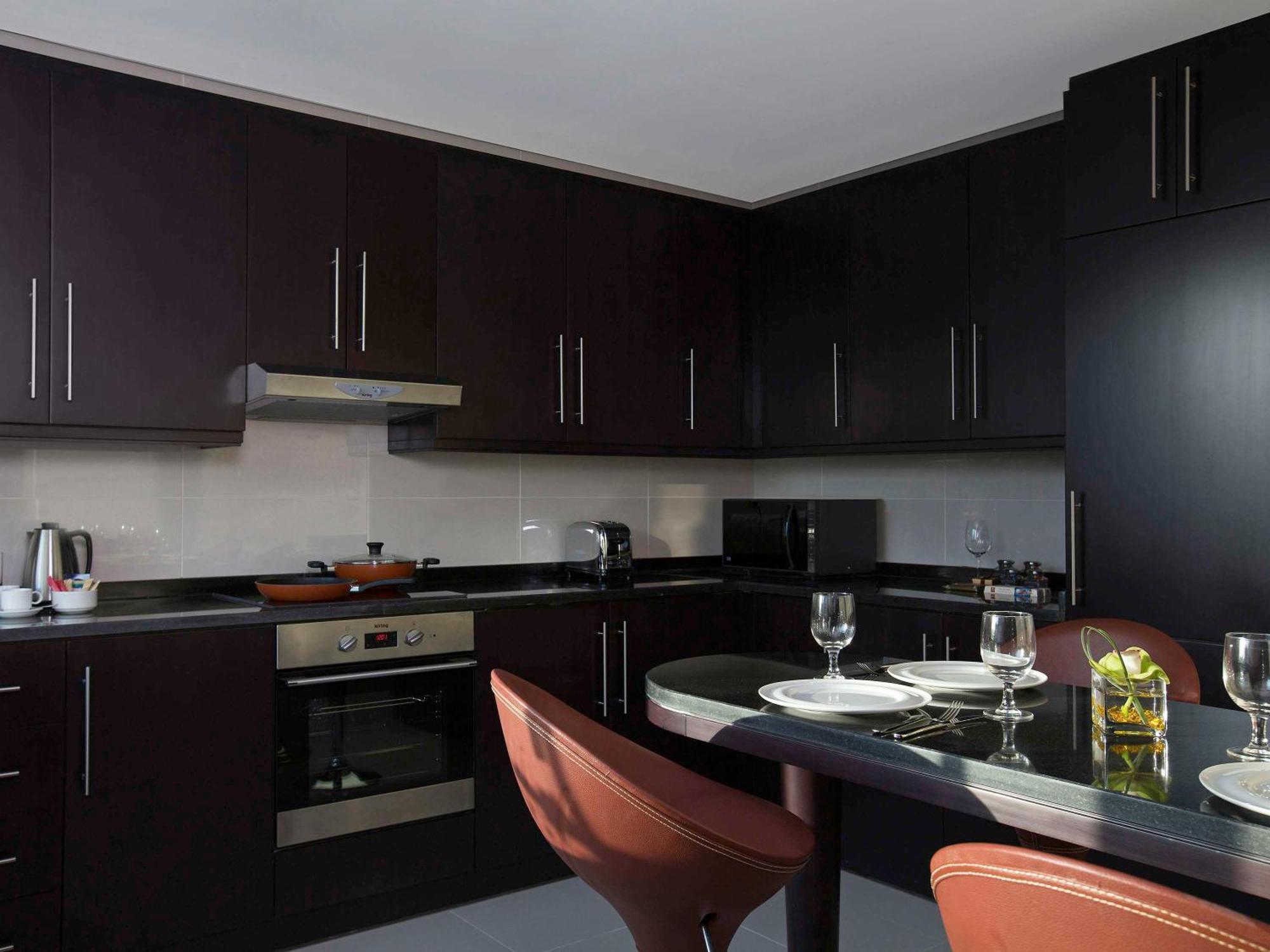 Pullman Dubai Jumeirah Lakes Towers Bagian luar foto Kitchen