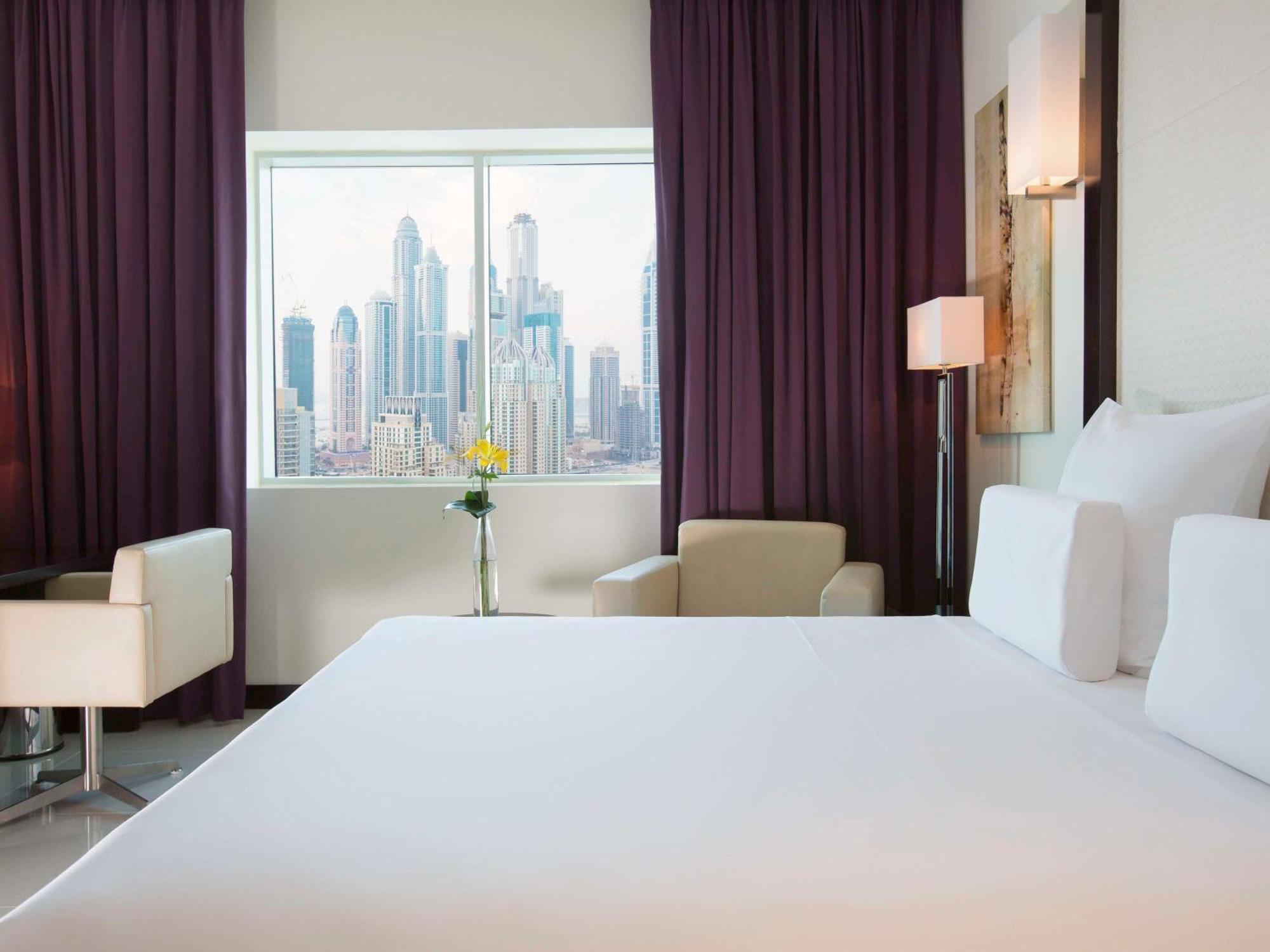 Pullman Dubai Jumeirah Lakes Towers Bagian luar foto