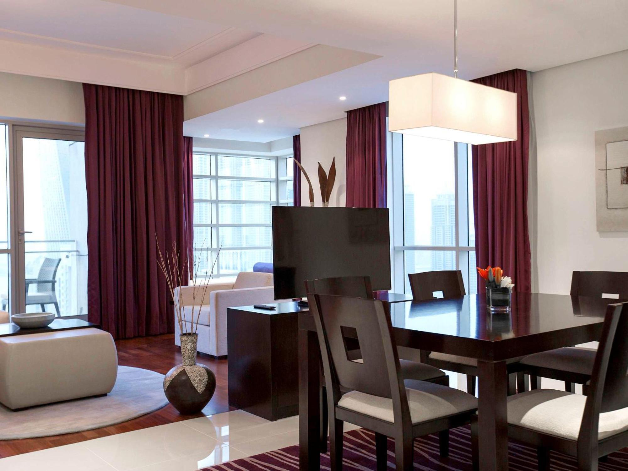Pullman Dubai Jumeirah Lakes Towers Bagian luar foto